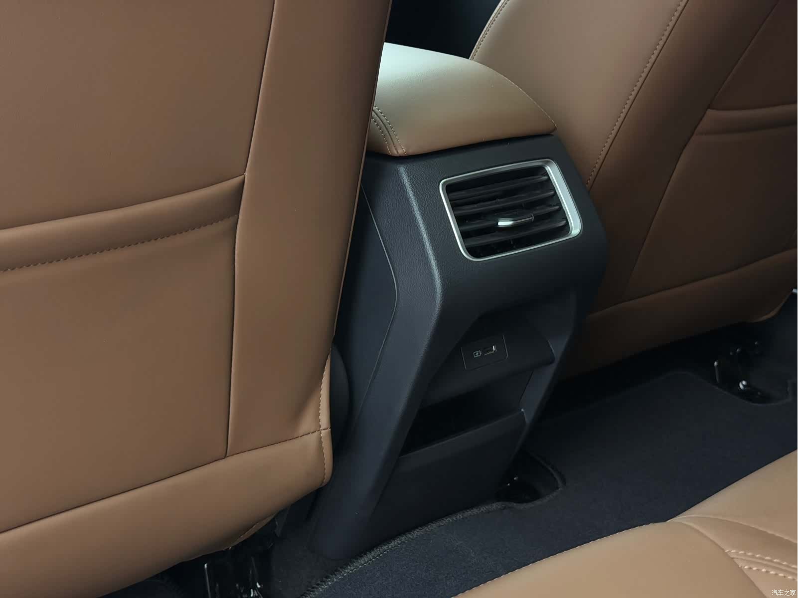Geely X6, 2021 13