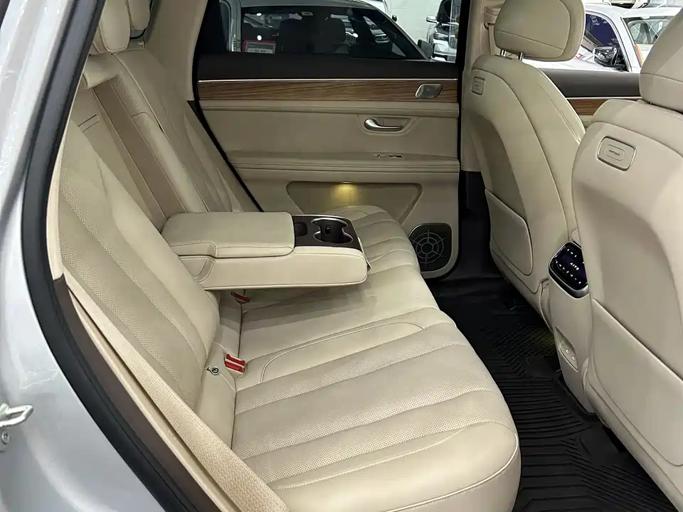 AITO Ask the world M7