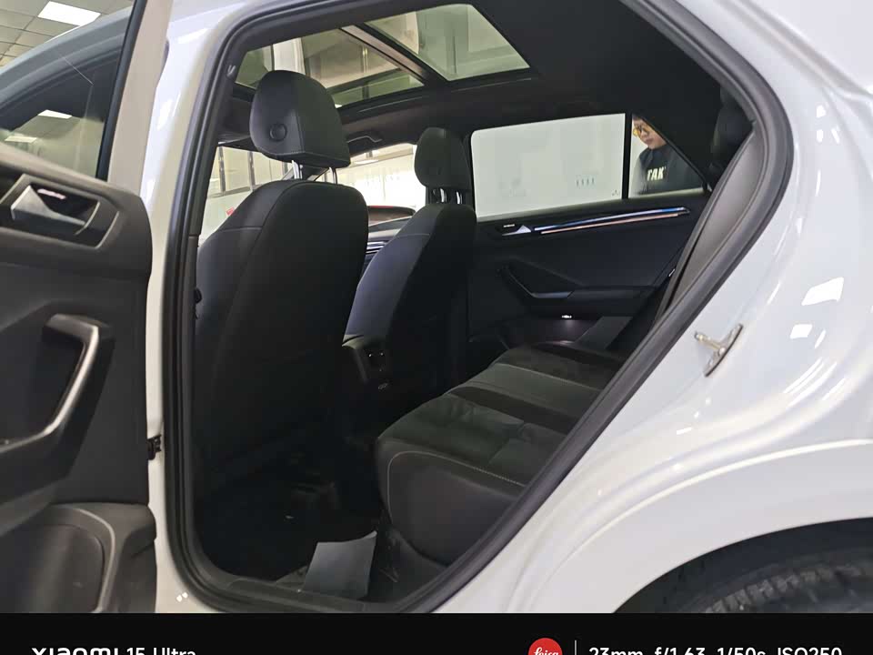 Volkswagen T-ROC exploring Songs