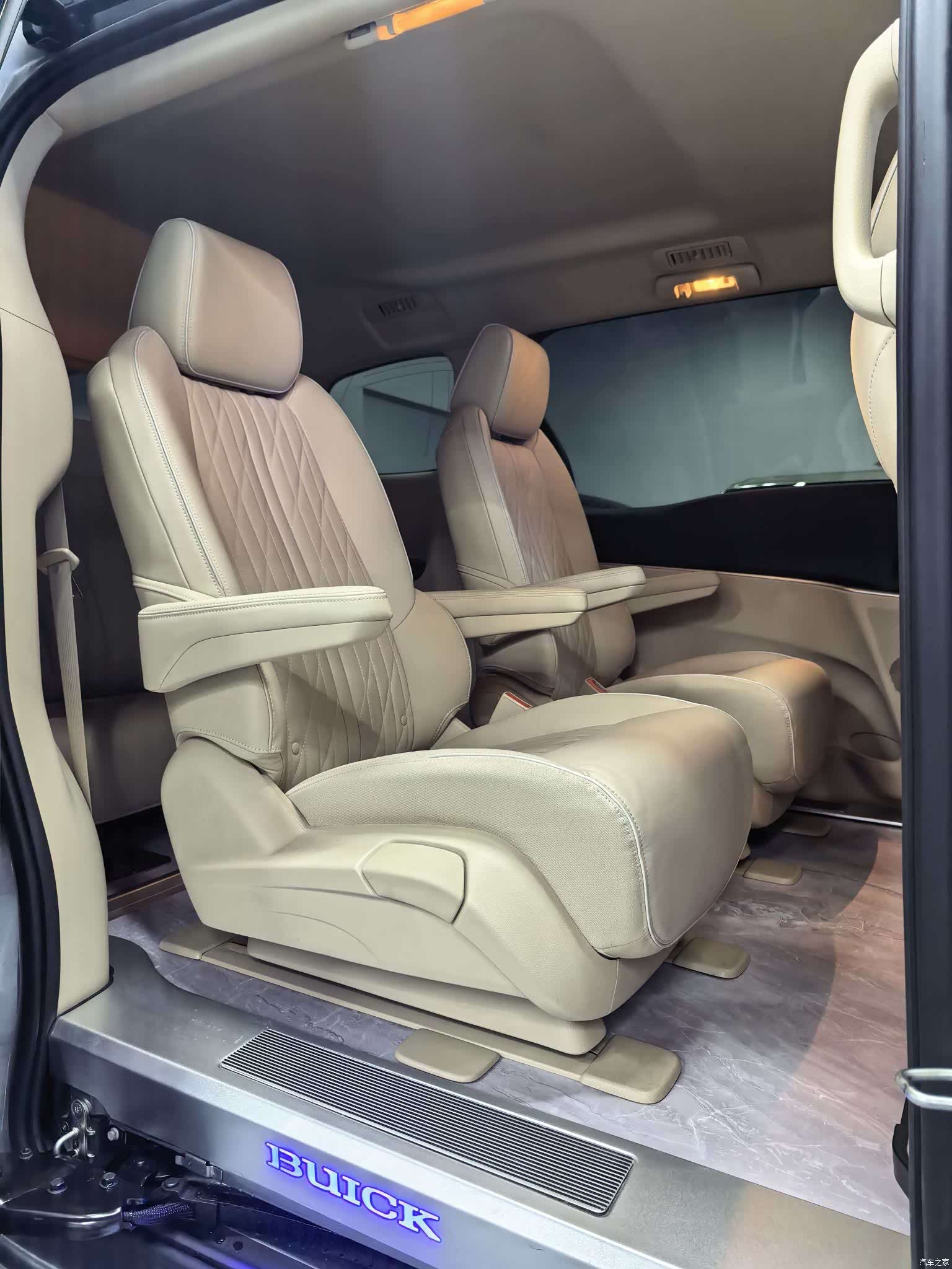 Buick GL8, 2025 10