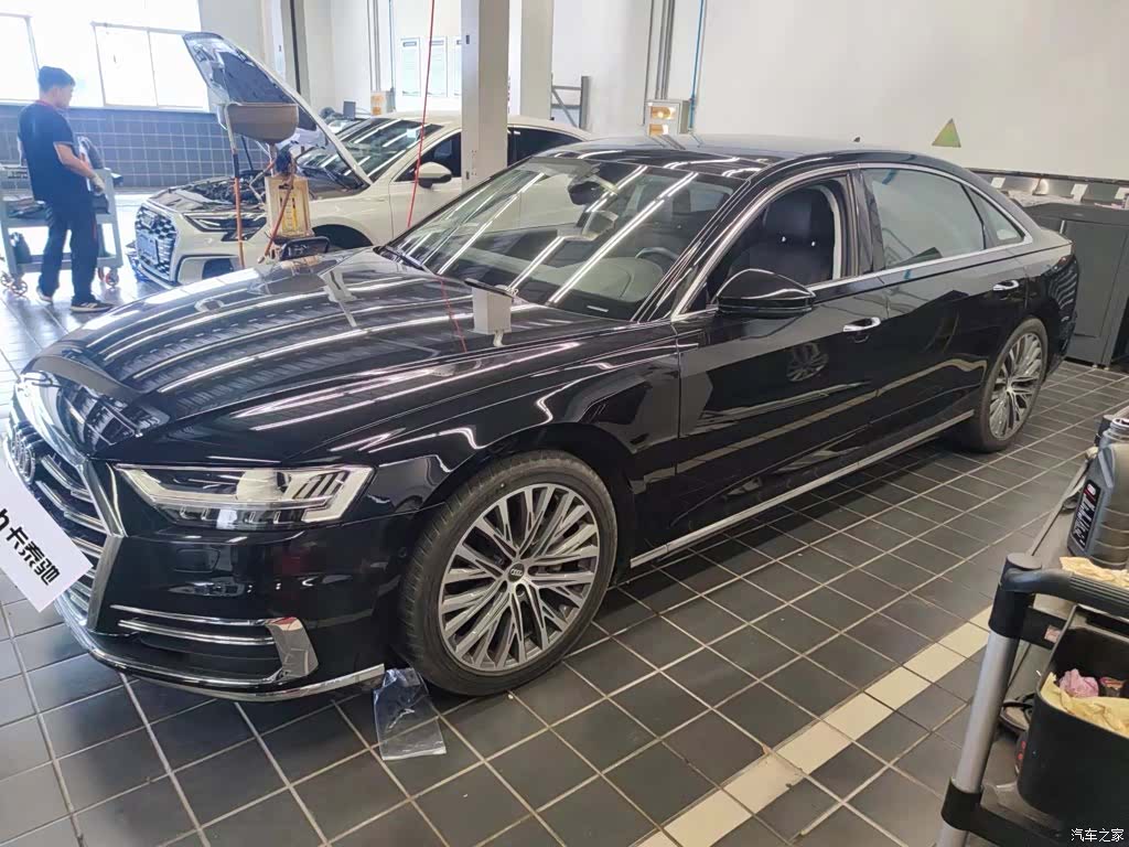 Audi A8L