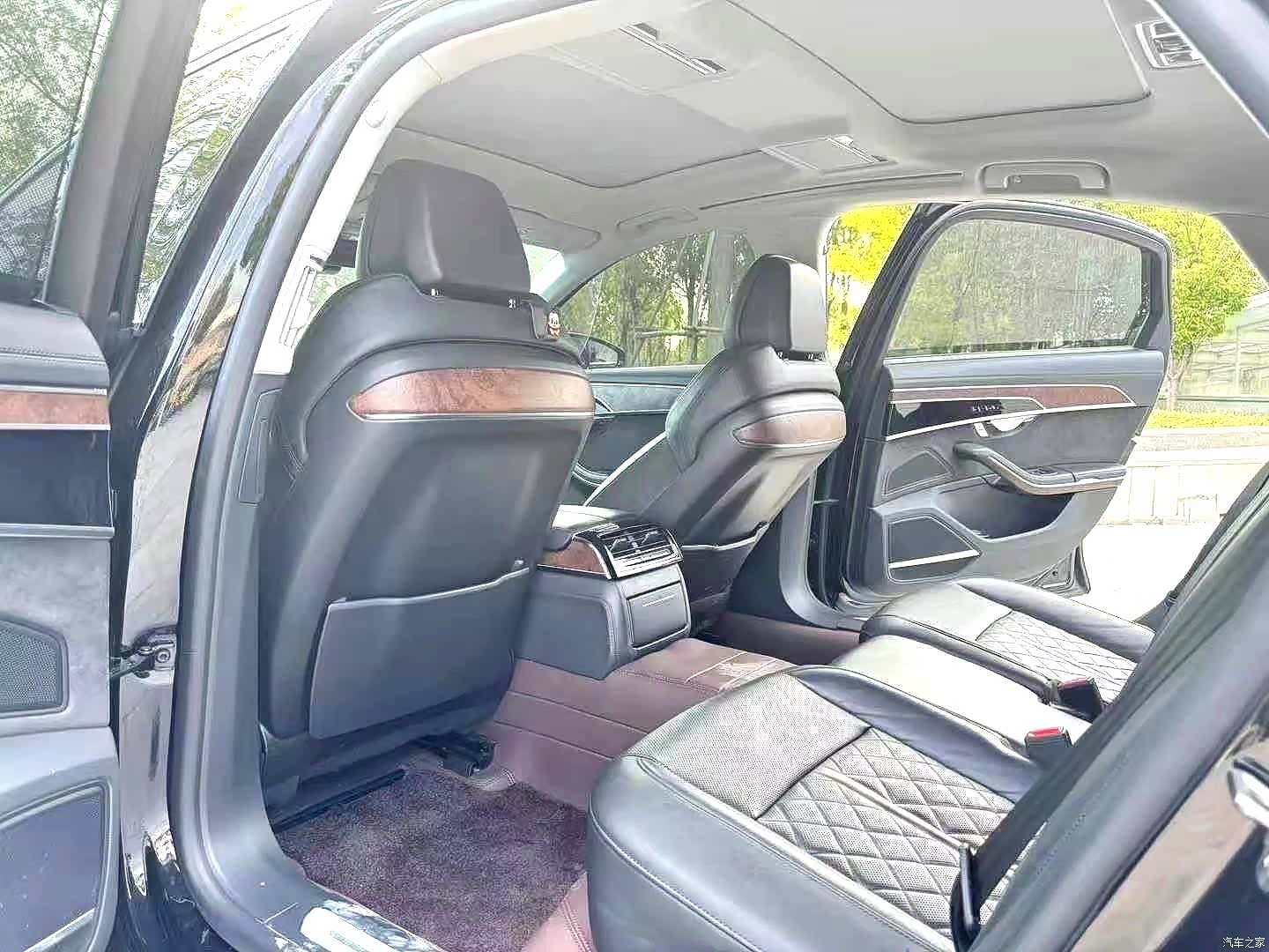 Audi A8L, 2021 3