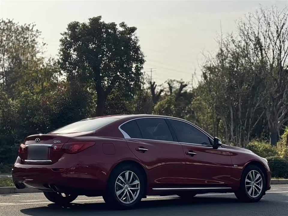 Infiniti Q50L