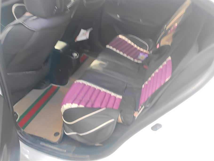 Toyota YARiS L to enjoy