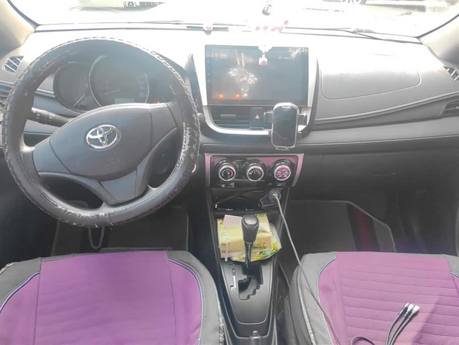 Toyota YARiS L to enjoy
