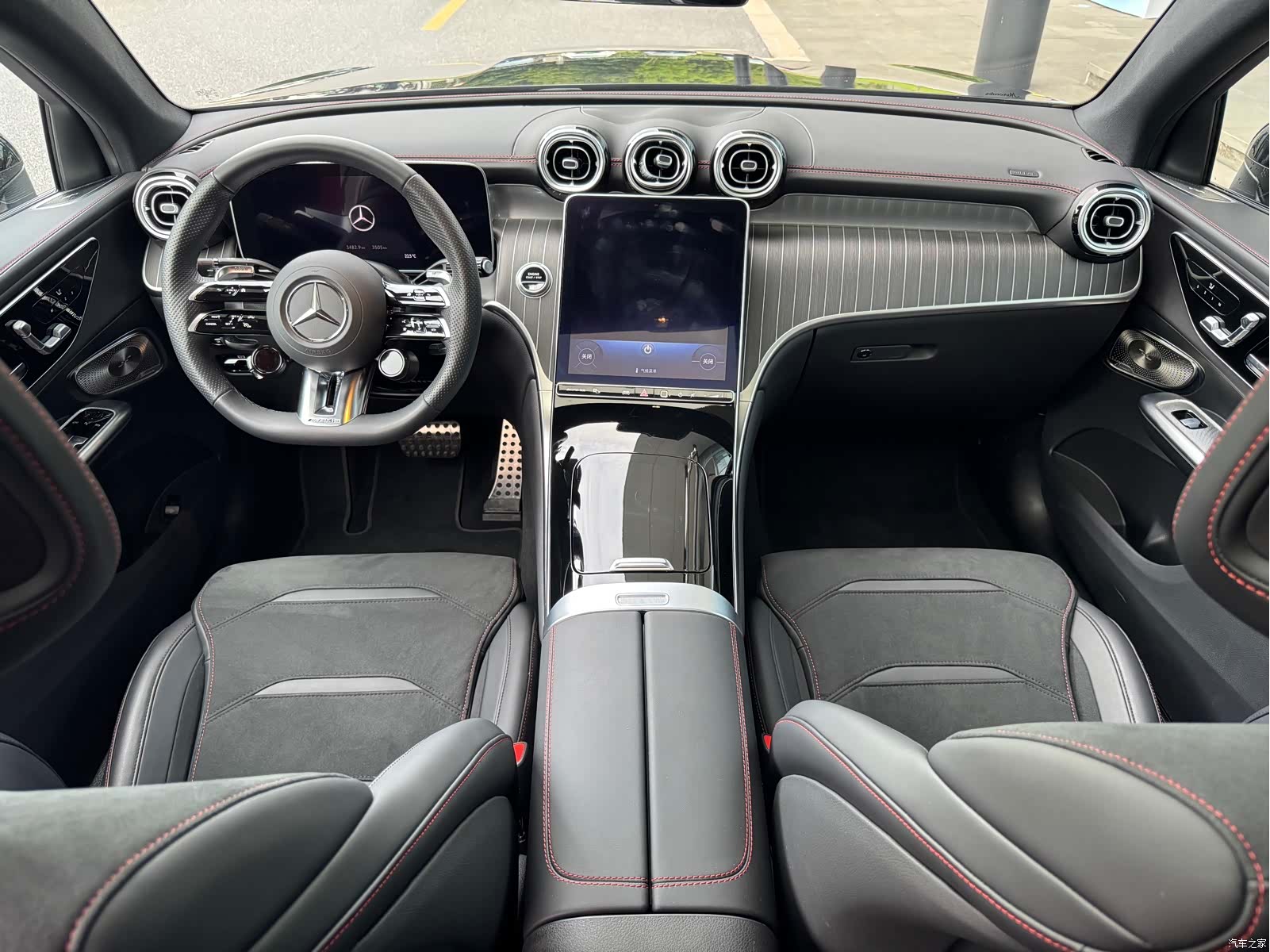 Mercedes-Benz GLC, 2025 10