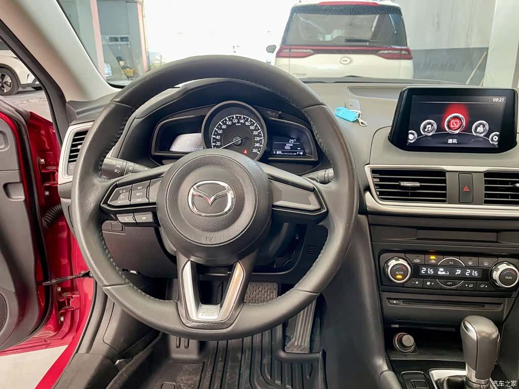 Mazda Mazda3, 2018 12