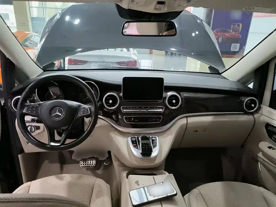 Mercedes-Benz V-class