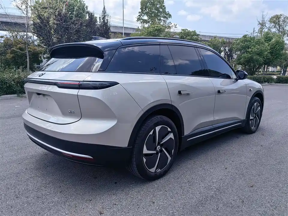 NIO ES6