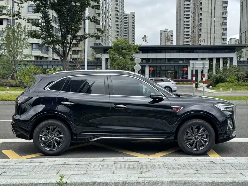 Hongqi HS5