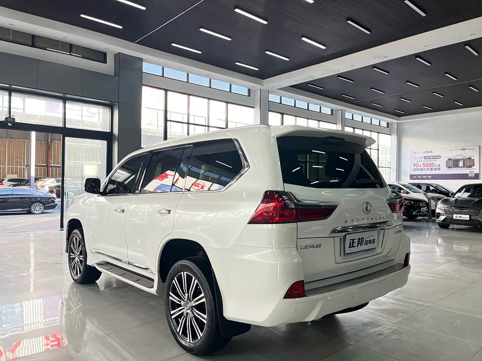 Lexus LX
