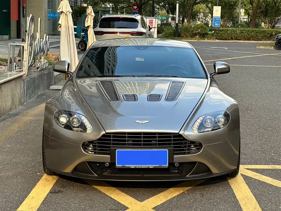 Aston Martin V8 Vantage