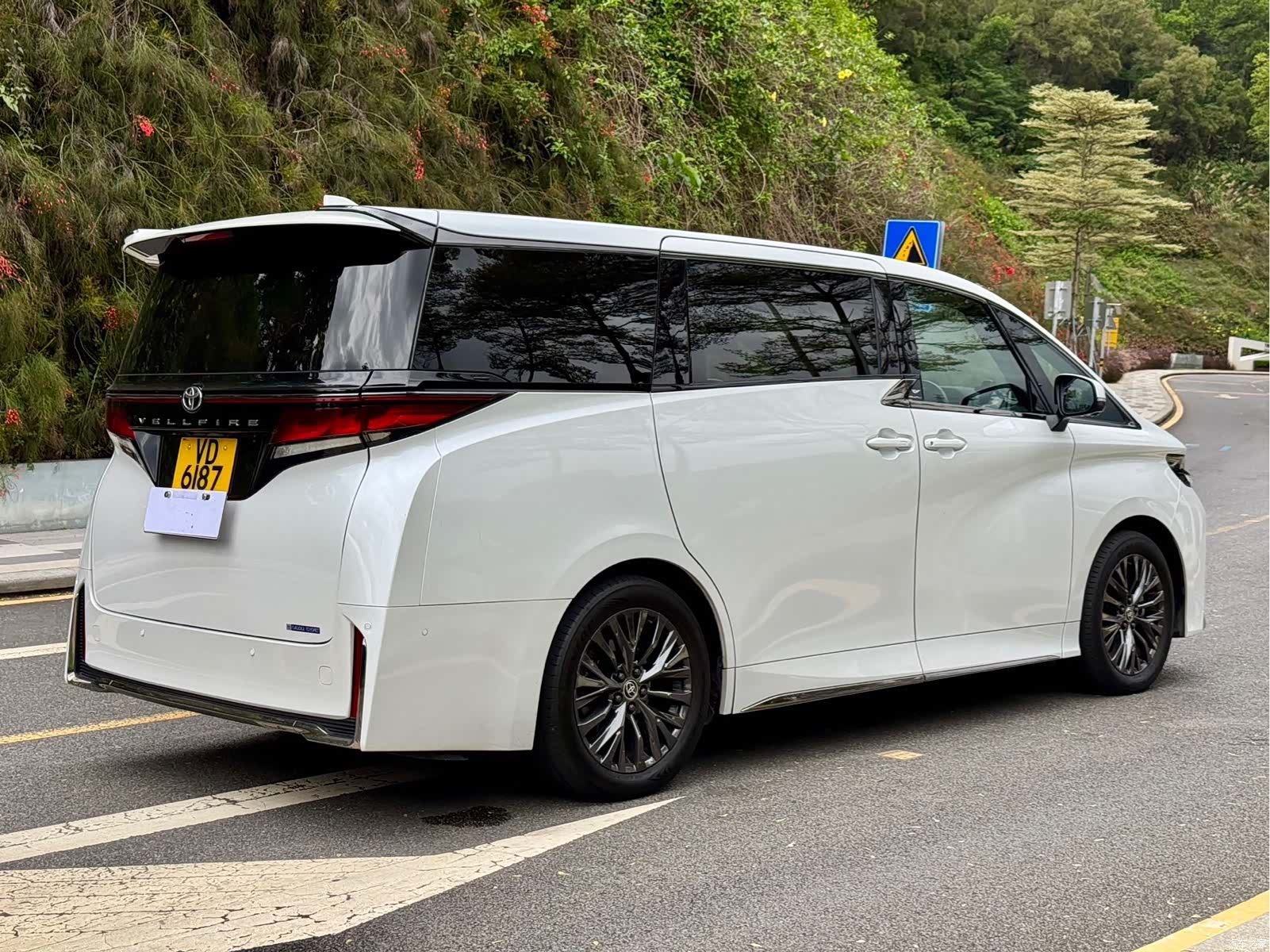 Toyota Vellfire, 2026 18