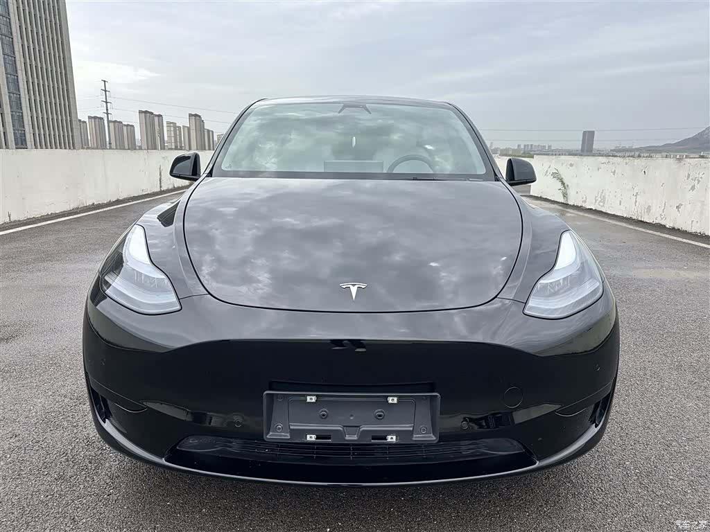 Tesla Model Y, 2023 1