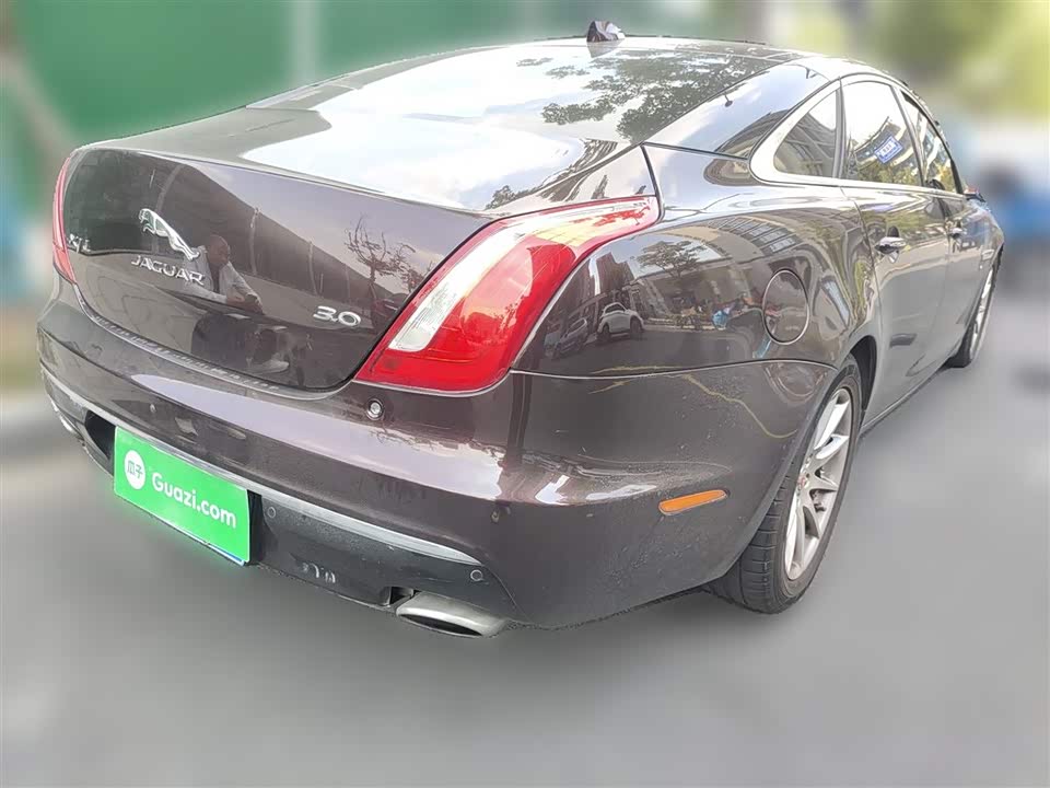 Jaguar XJ