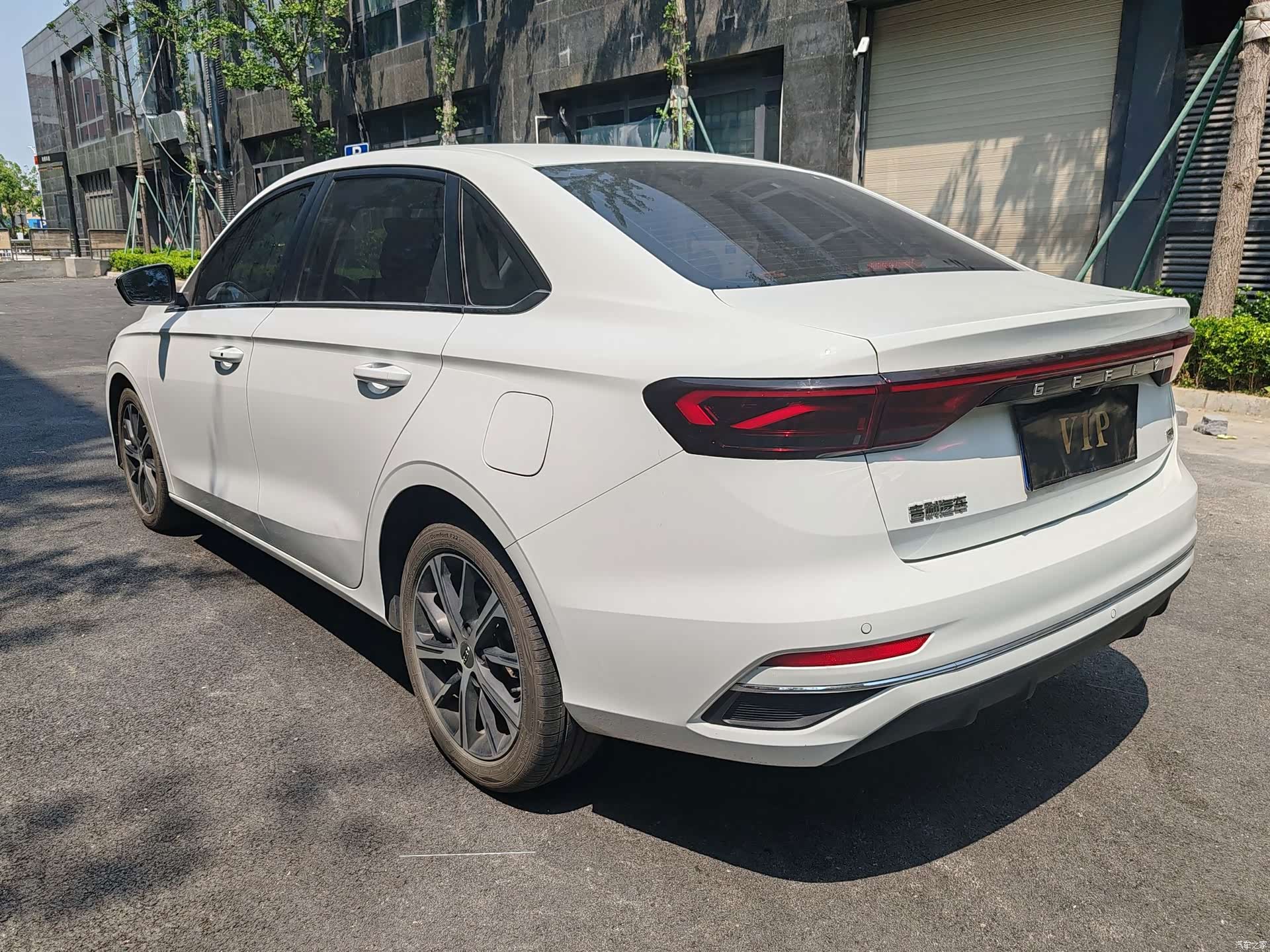 Geely Emgrand, 2022 15