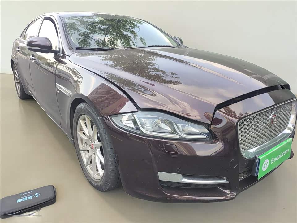 Jaguar XJ