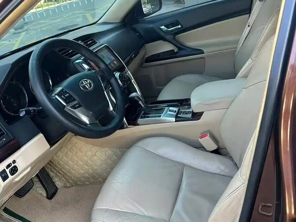 Toyota Reiz
