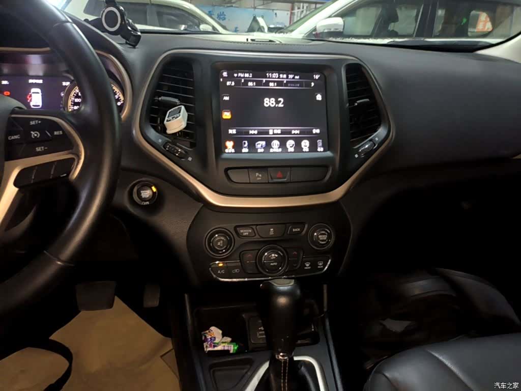 Jeep Cherokee, 2017 13