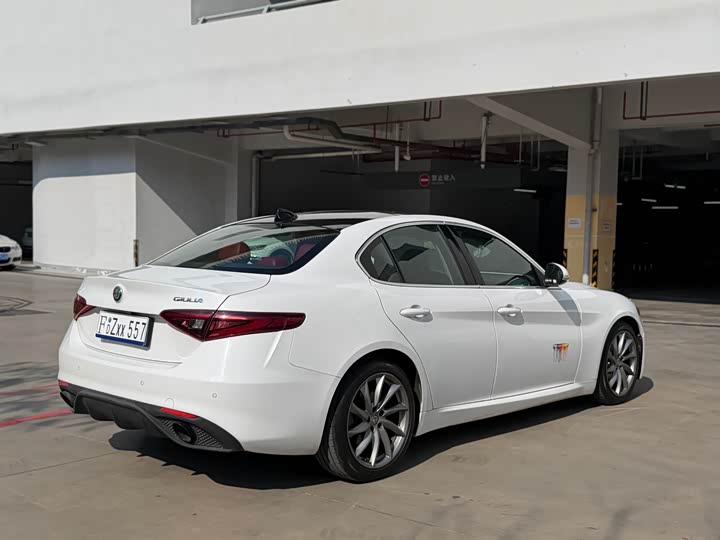 Alfa Romeo Giulia 2017 2.0T 200HP Luxury