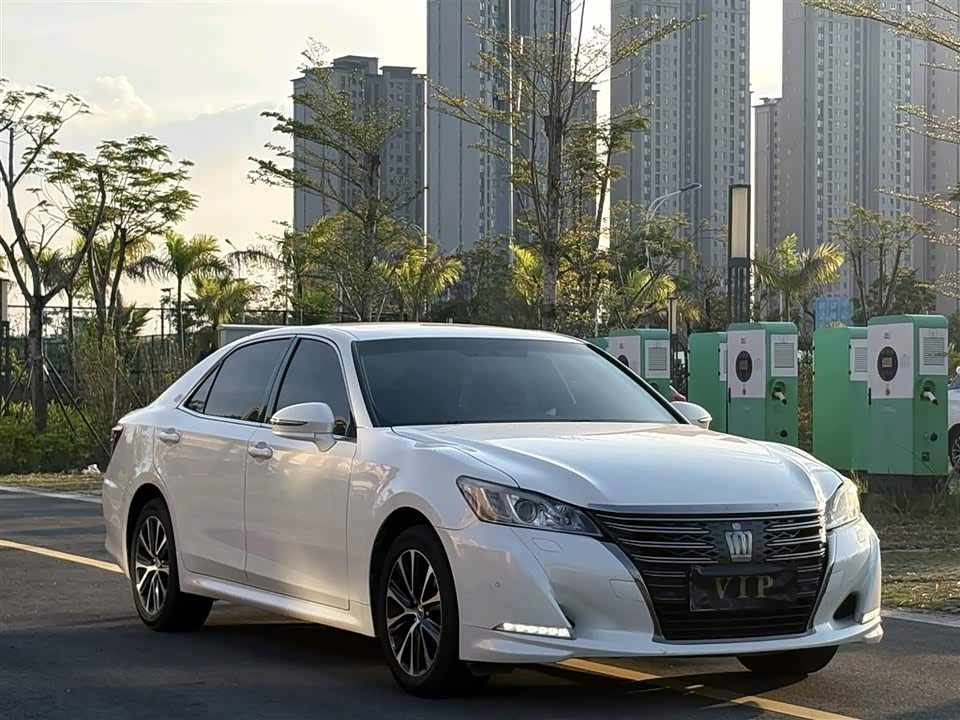 Toyota crown