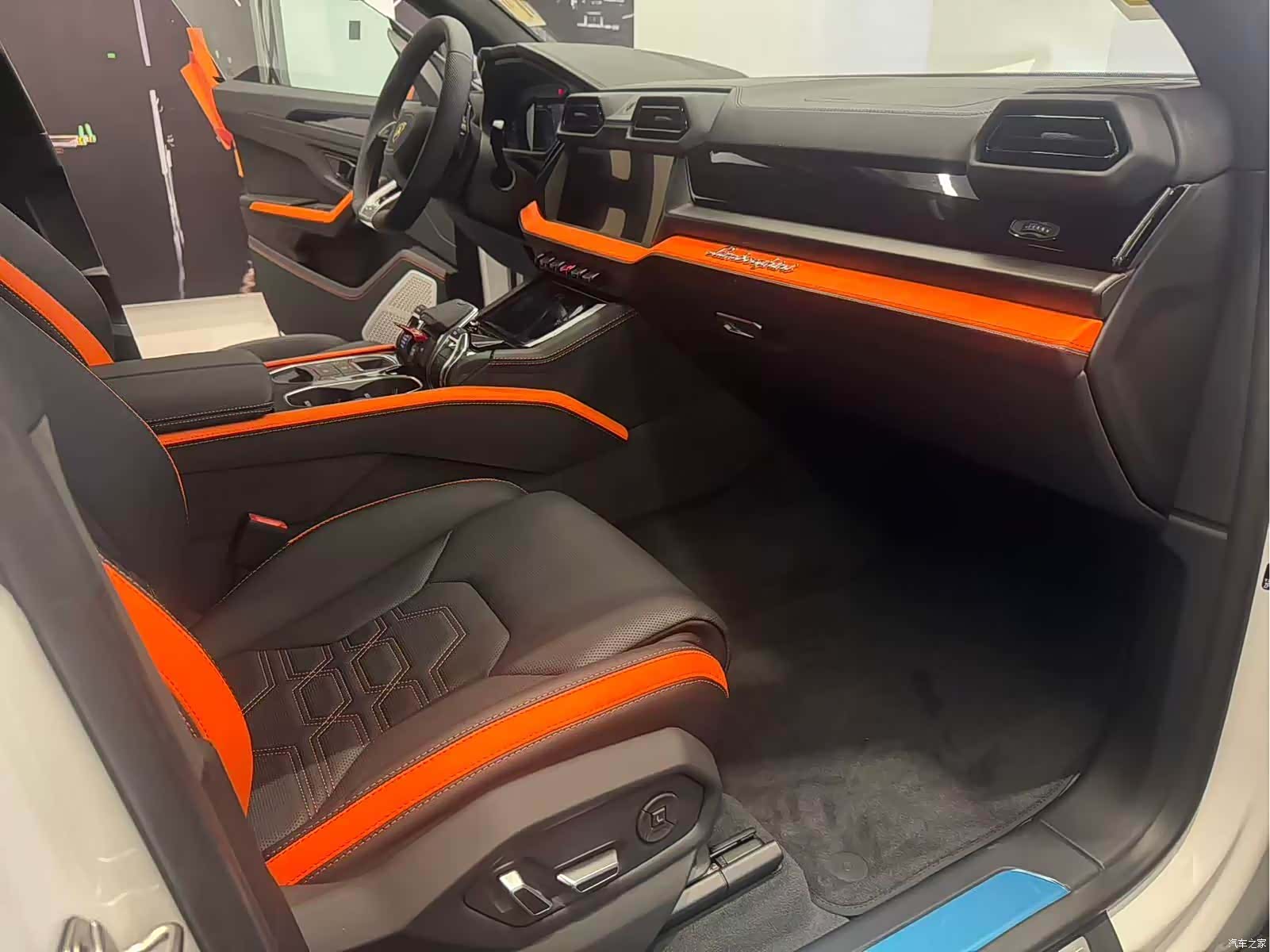 Lamborghini Urus, 2026 10
