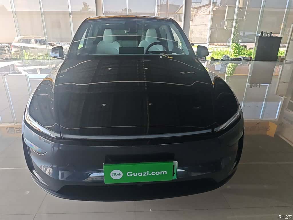 Tesla Model Y, 2025 3
