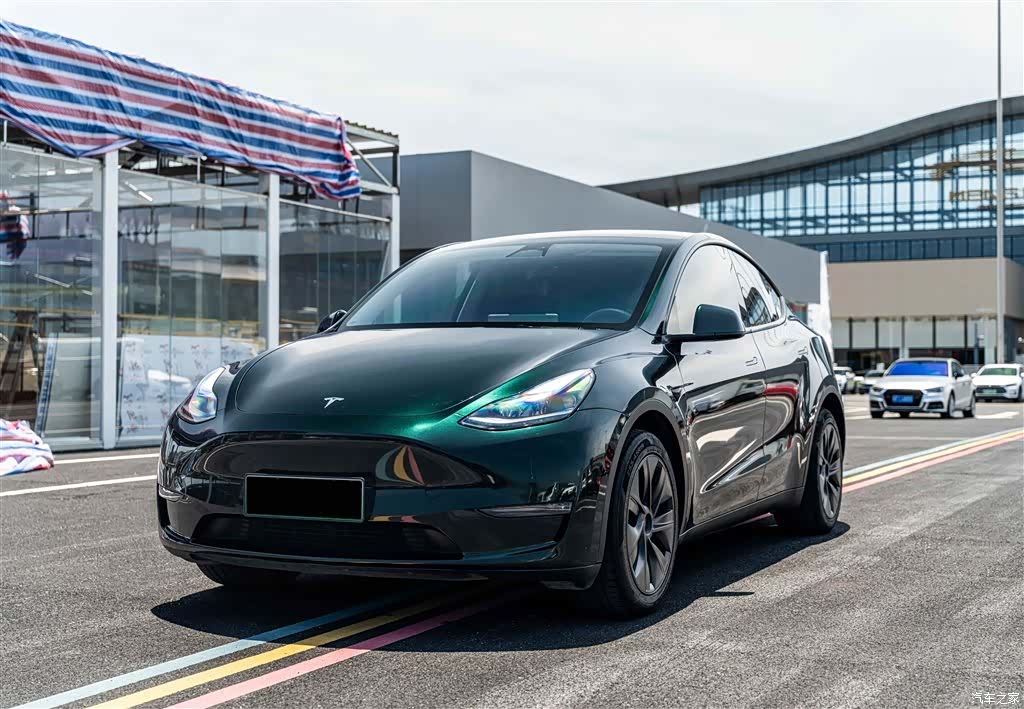 Tesla Model Y, 2024 1
