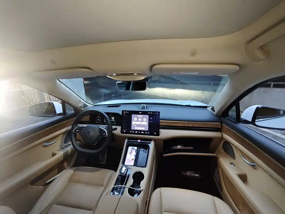 AITO Ask the world M5