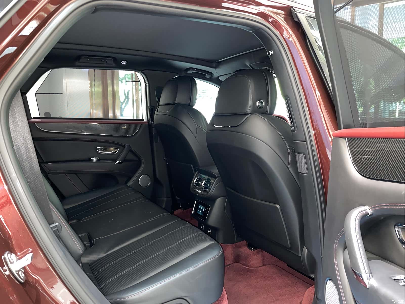 Bentley Bentayga, 2019 10