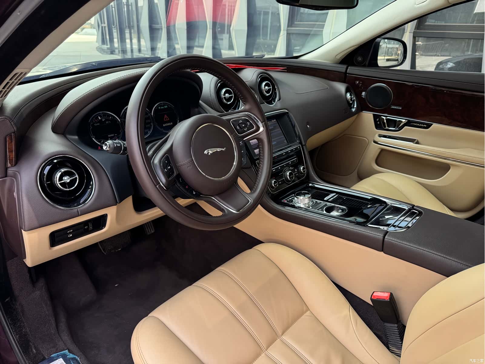 Jaguar XJ, 2014 9