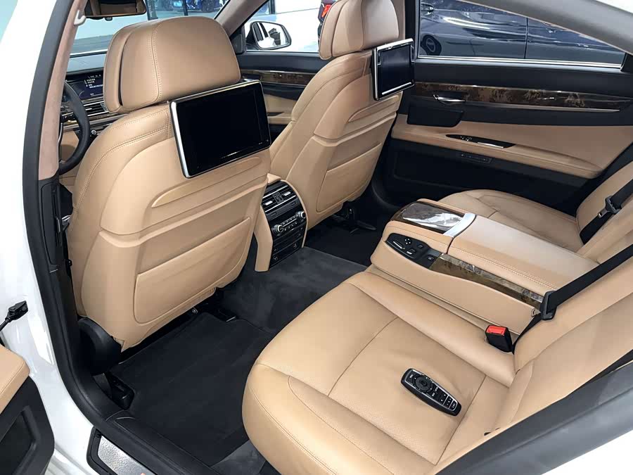 BMW 7-Series 2014, фото 18