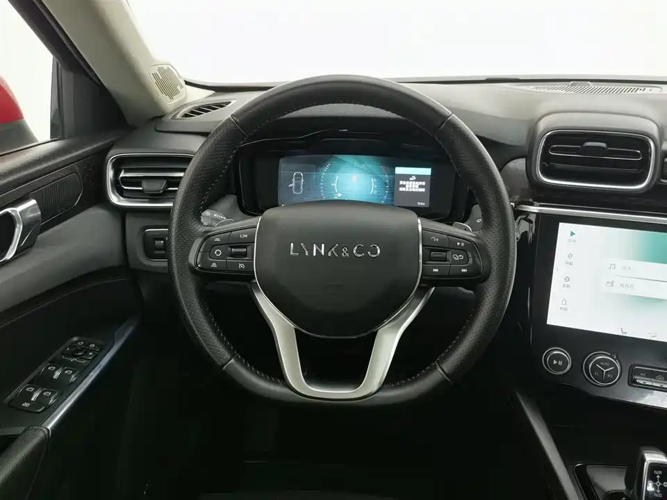 Lynk & Co 02