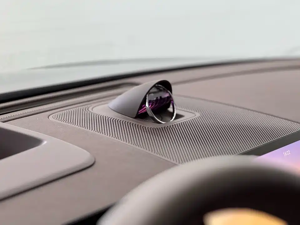 AITO Ask the world M9