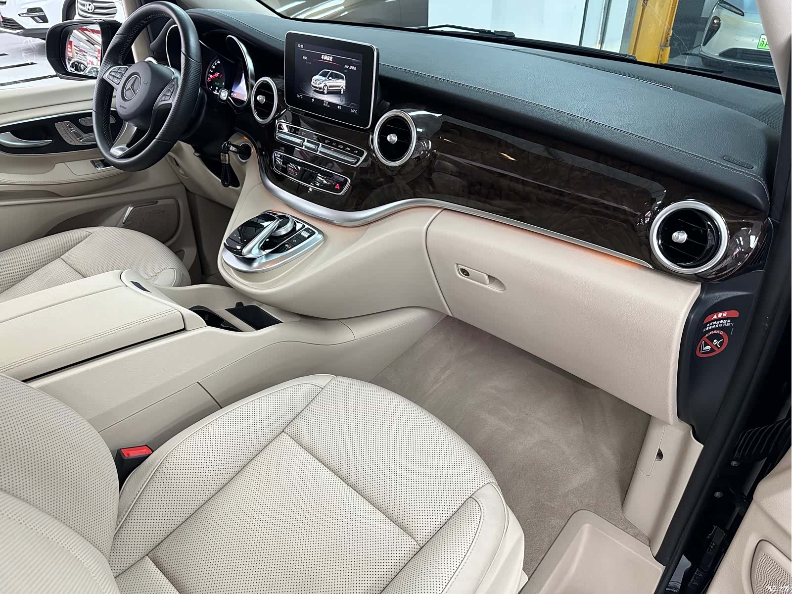 Mercedes-Benz V-Class, 2020 28