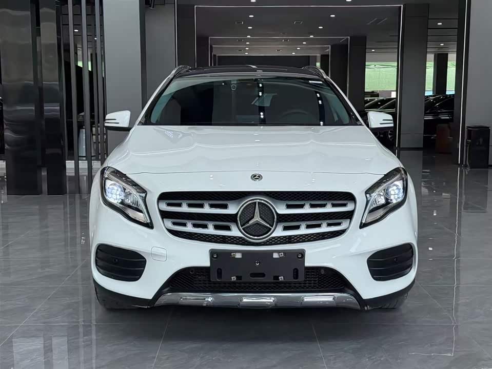 Mercedes-Benz GLA Mercedes-Benz GLA