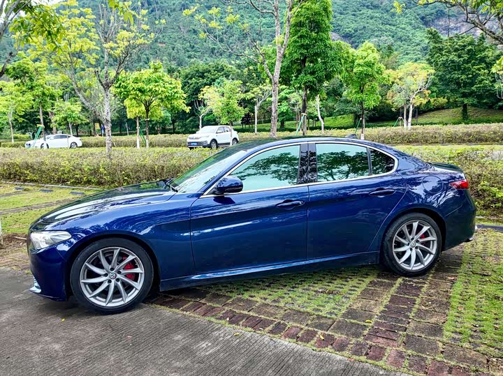 Alfa Romeo Giulia 2017 2.0T 200HP Luxury