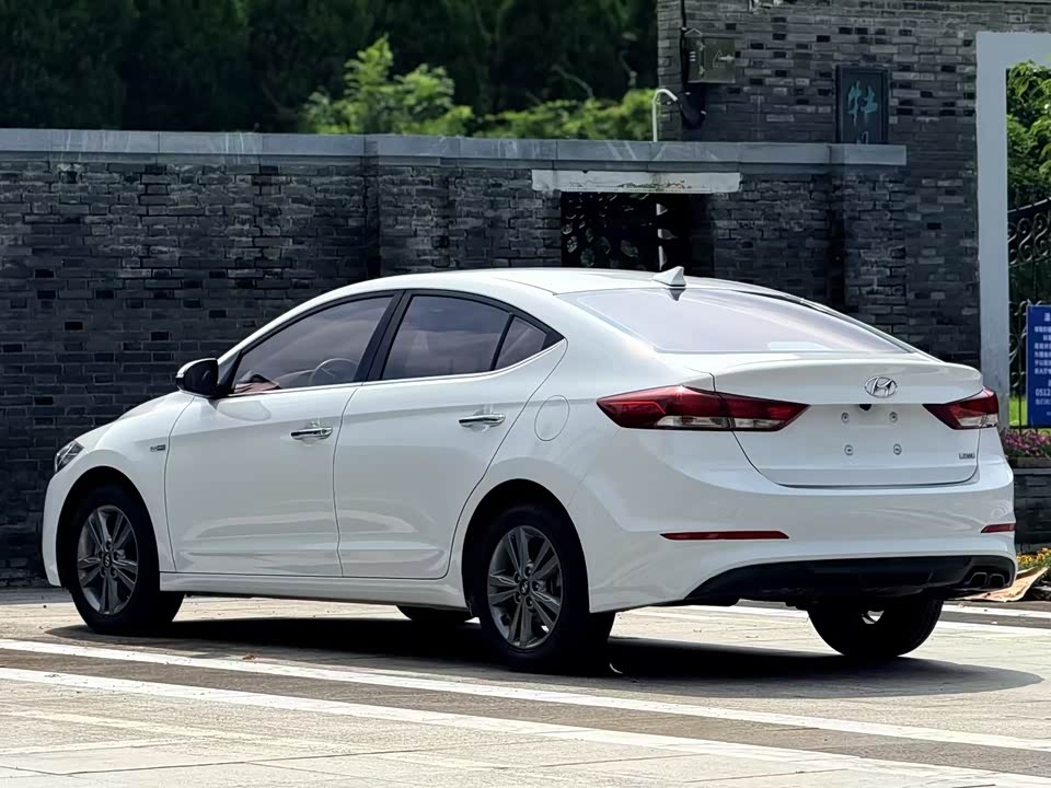 Hyundai Lead