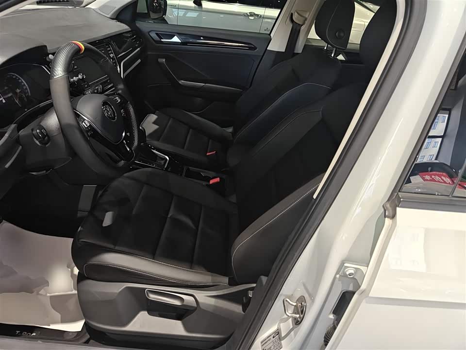 Volkswagen T-ROC exploring Songs