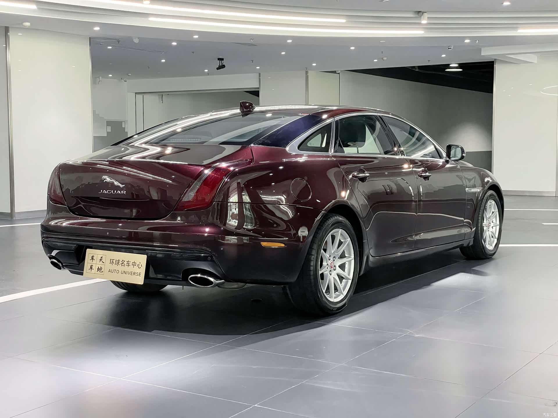 Jaguar XJ, 2017 4