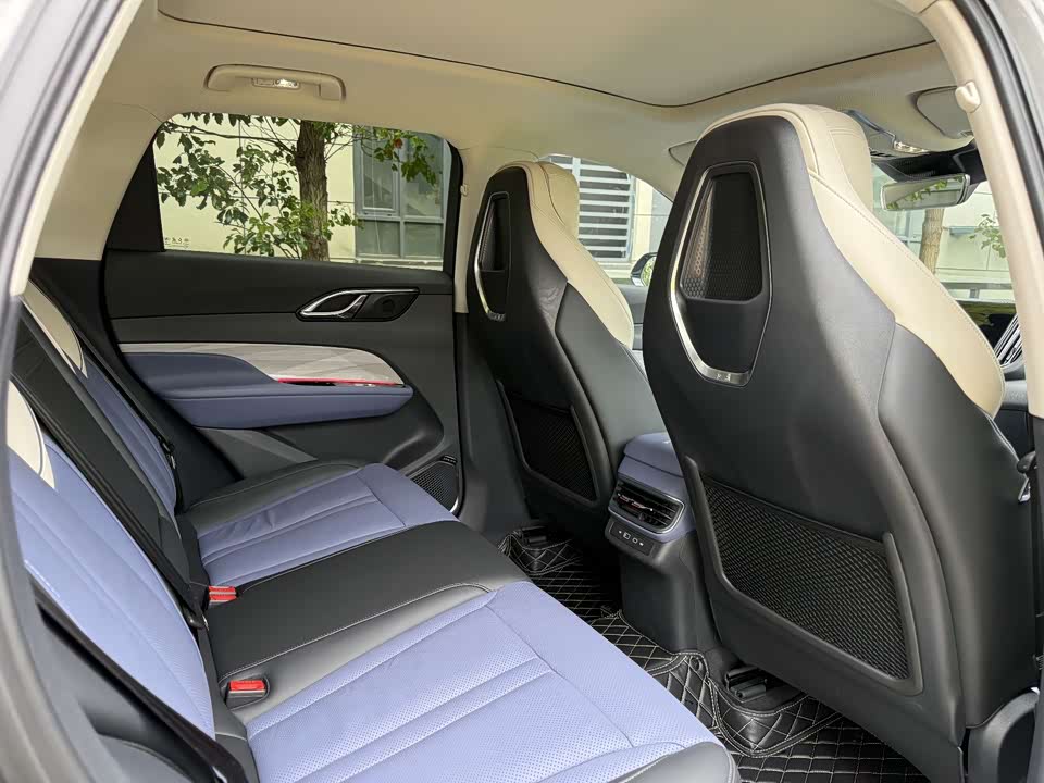 Hongqi HS3