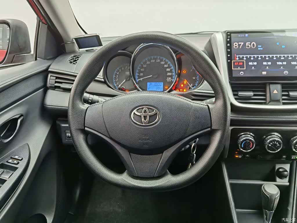 Toyota YARiS L, 2019 11