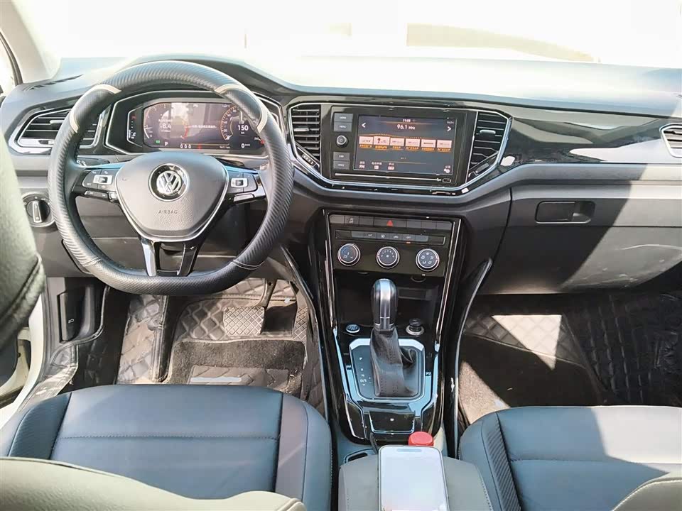 Volkswagen T-ROC exploring Songs