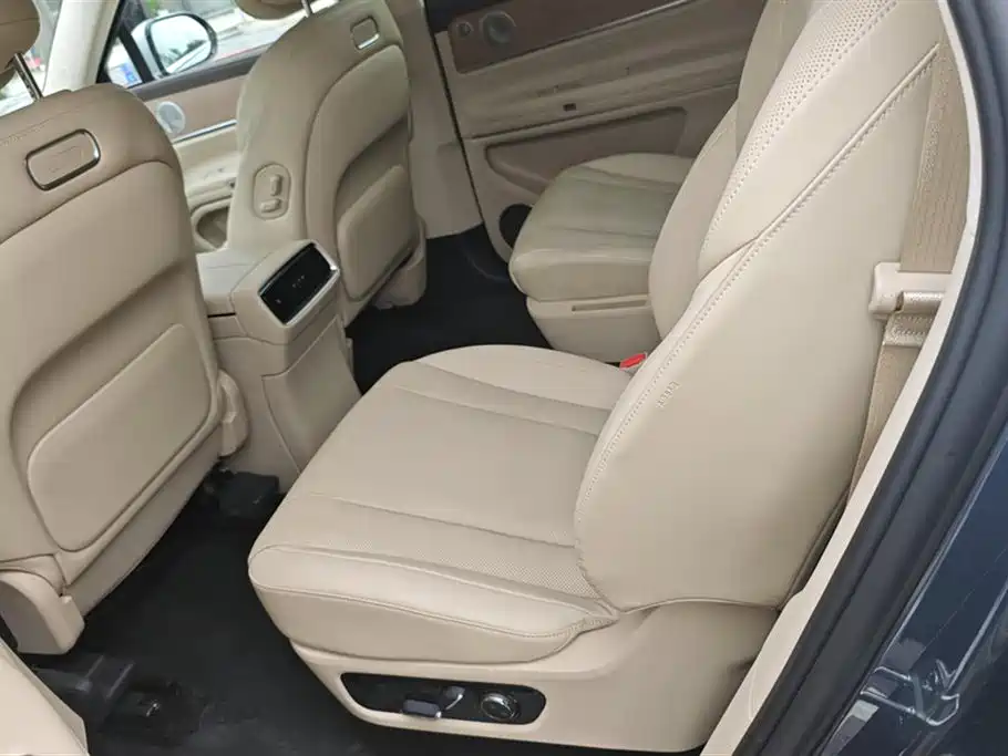 AITO Ask the world M9