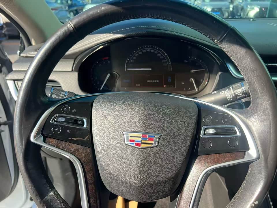 Cadillac XTS