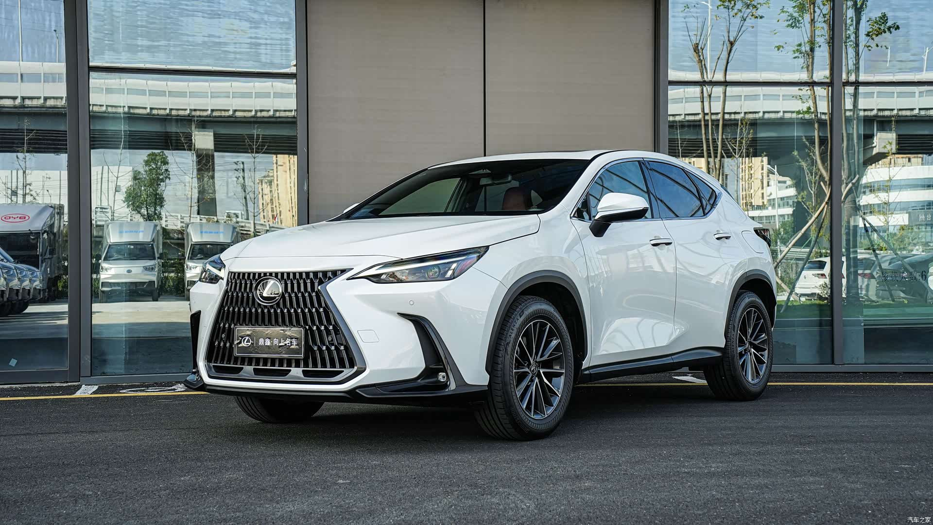 Lexus NX, 2023 1