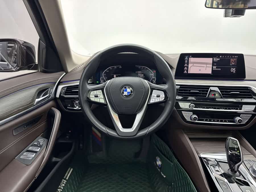 BMW 5 Series New Energy 2020, фото 6