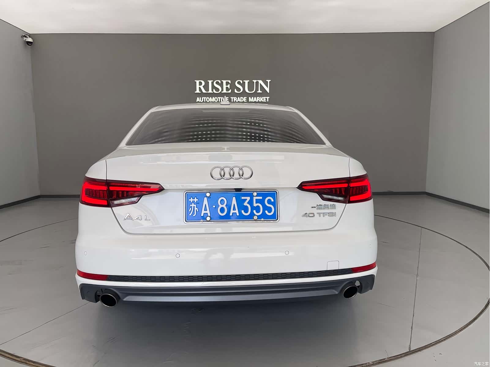 Audi A4L, 2018 все фото