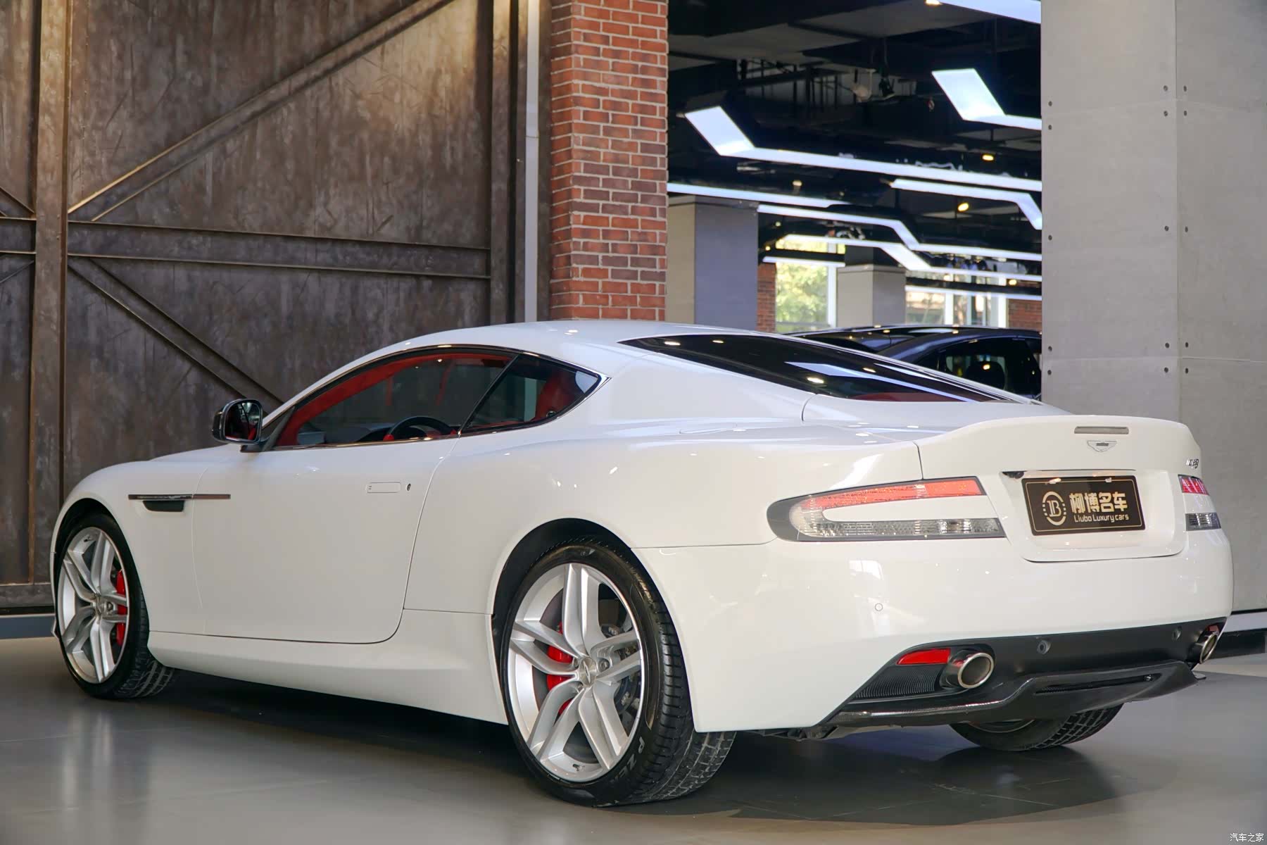 Aston Martin DB9, 2015 4