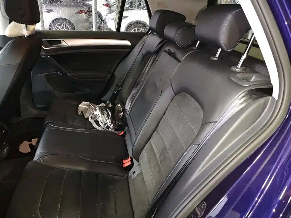 Volkswagen Golf*pure electricity